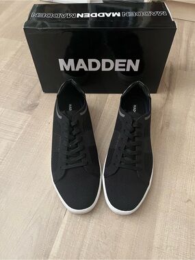 NEW IN BOX Men’s Black Knit Lace-Up Sneakers